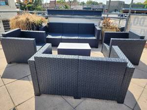 lot 29074 image: 5 Plastic Wicker Piece Patio Furniture