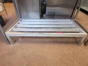 lot 18634 image: 4ft Aluminum Dunnage Rack