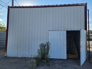 lot 3200 image: Metal Building W Double Doors