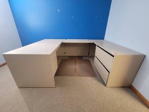 lot 22742 image: Lamanite U-Shaped Office Desk