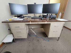 lot 22748 image: 6ft Metal Desk