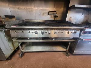 lot 18592 image: 5ft Natural Gas Charbroiler W a Mobile Equipment Stand