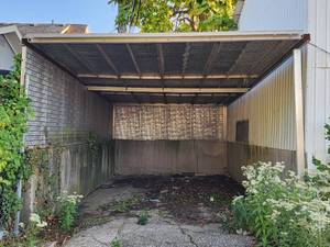 lot 32003 image: Aluminum Carport