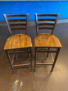 lot 21621 image: Lot of 2 Bar Height Wood Chairs