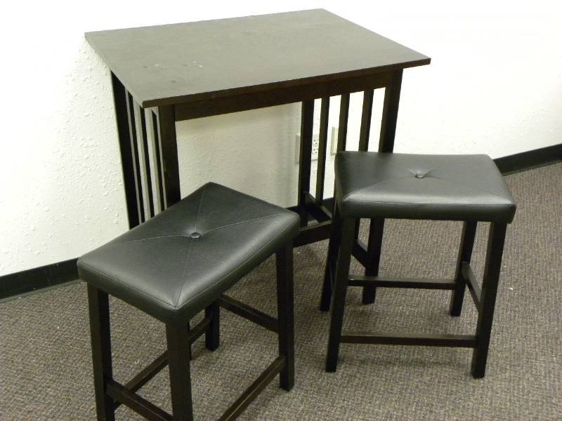 lot 7002 image: 23.5 x 34 Partners Table w 2 Leather Imitation Stools.