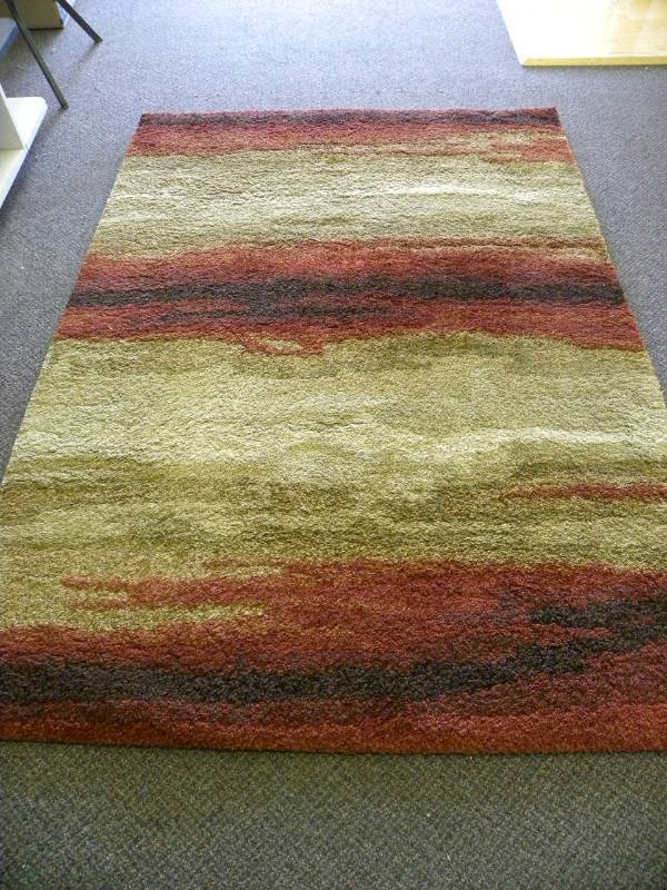 lot 7004 image: 8 x 5 Home Accents Area Rug