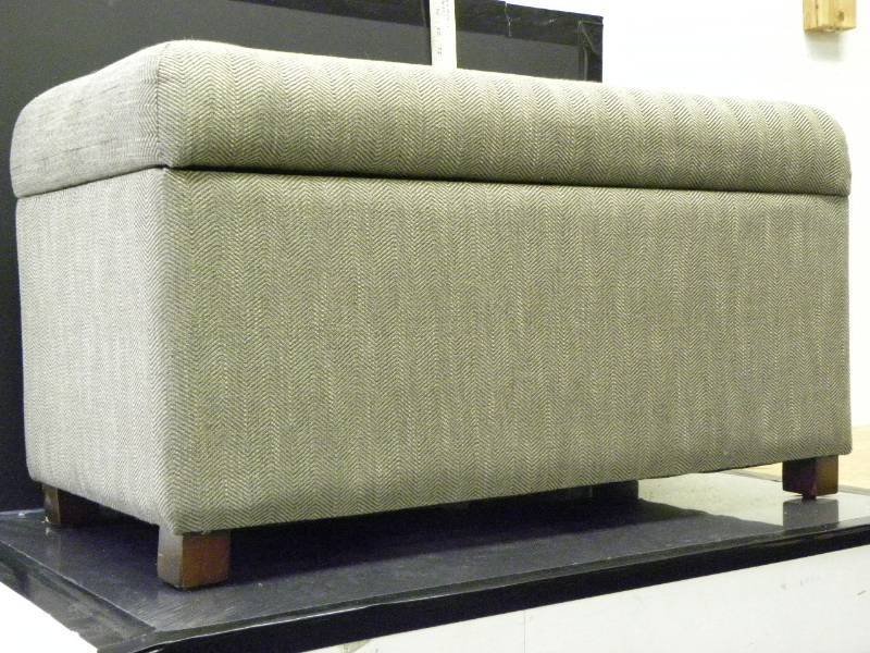 lot 7014 image: 33 Wide, 17.5 Tall, 17.5 Deep.  Rectangle Storage Ottoman.