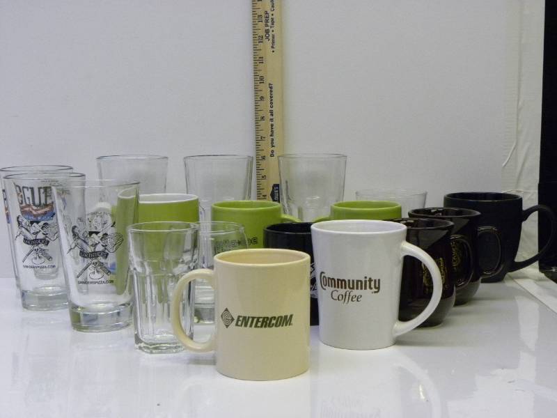 lot 7044 image: 18 Assorted Glass Cups.