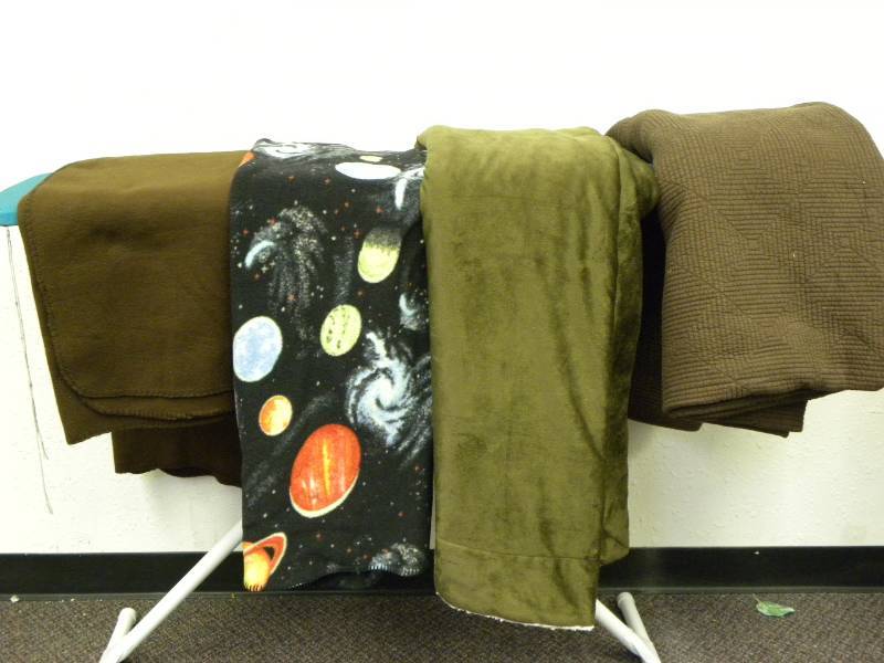 lot 7056 image: 4 Blankets. 2 Extra Fine Quality.
