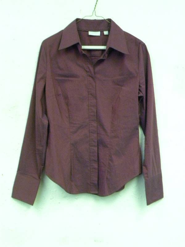 lot 7071 image: New York & Company Stretch Button Up Shirt.