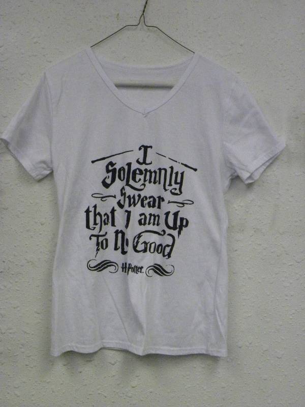 lot 7073 image: Unlabeled Harry Potter Fan T-Shirt