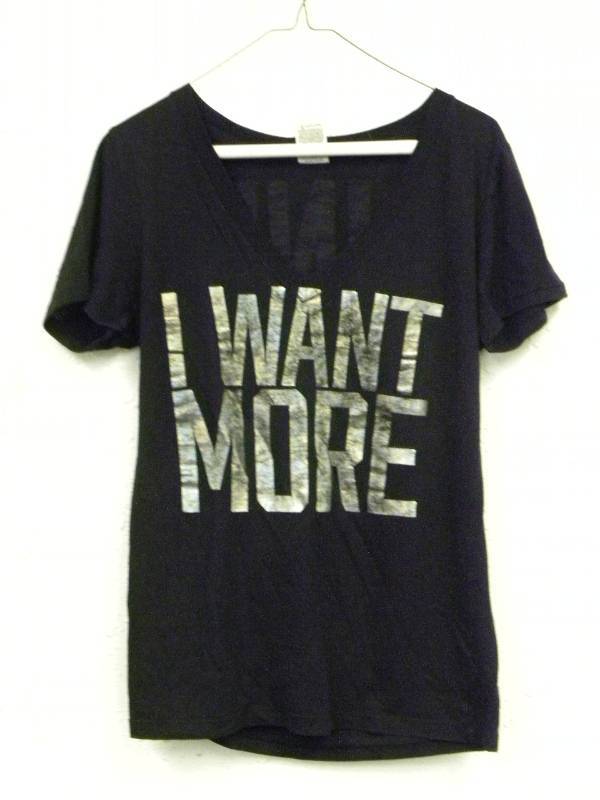 lot 7077 image: Pink Victoria Secret T-Shirt