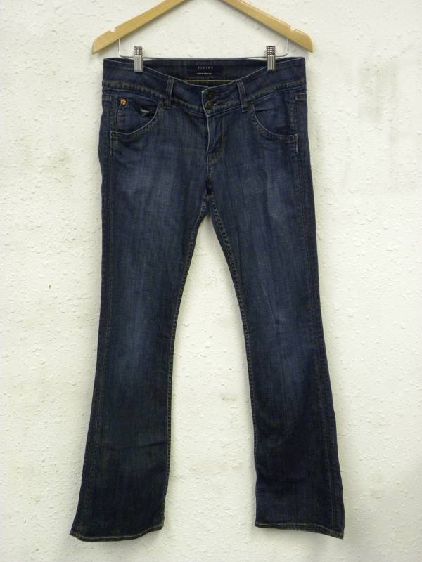 lot 7111 image: Hudson Blue Jeans