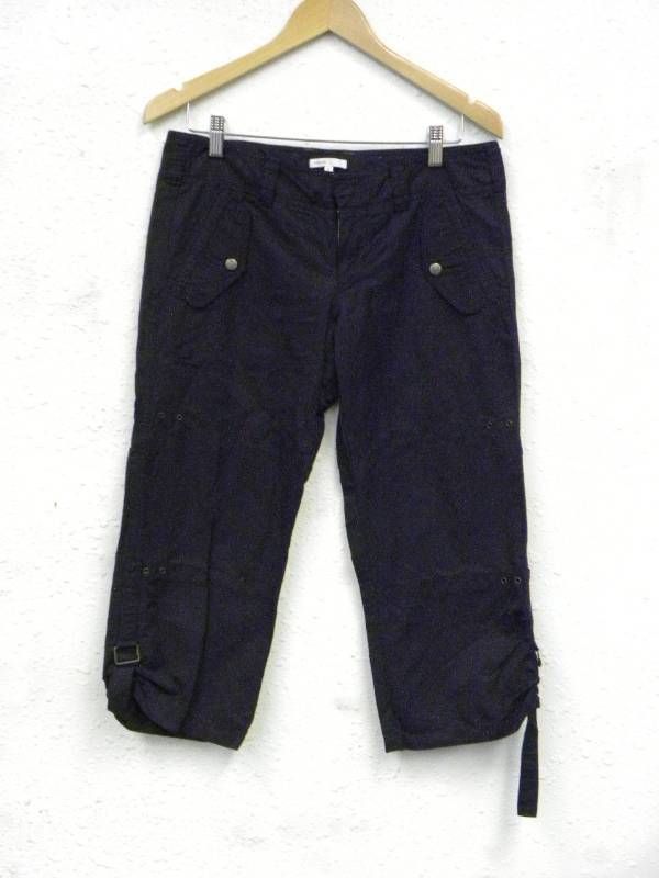 lot 7112 image: Vince Capri ShortsPants.