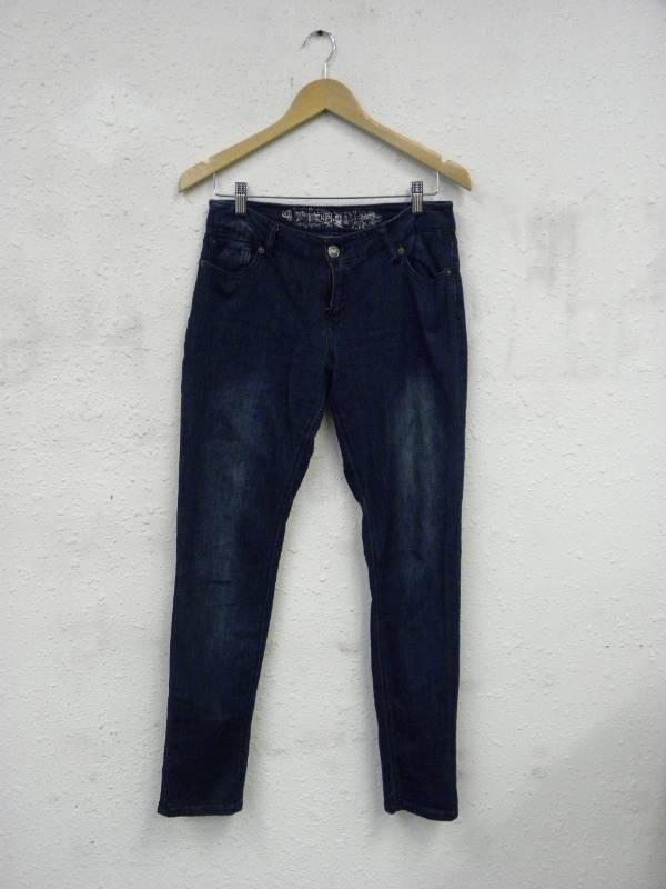 lot 7113 image: Express Jeans Co. Blue Jeans.