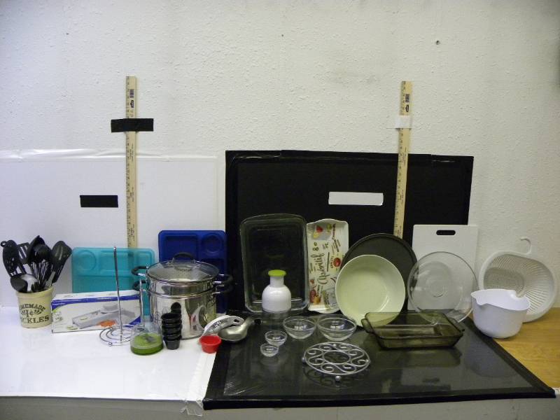 lot 7116 image: Large Kitchen Lot. Read Description and look at pictures.