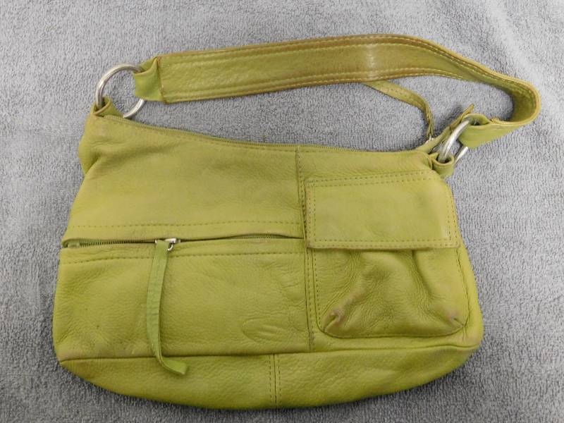 lot 7186 image: Hobo International Brand Green Leather Purse.