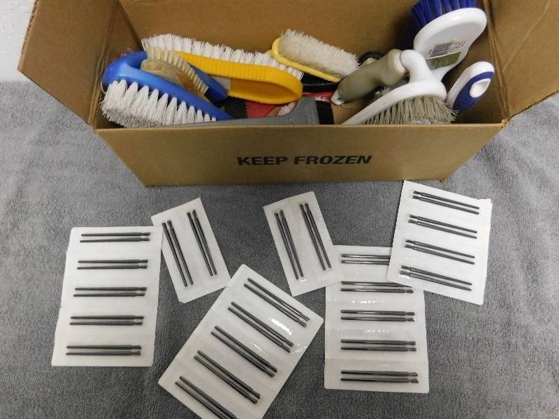 lot 7188 image: Box of Assorted Brushes.
