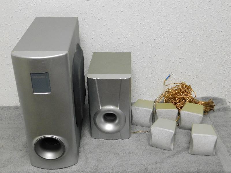 lot 7192 image: Samsung Sub-woofer Speaker System.