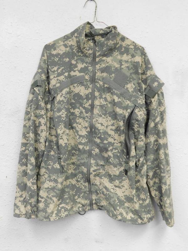 lot 7215 image: US Military GI Gen III Level 4 Wind Jacket, Universal Camo (ACU)