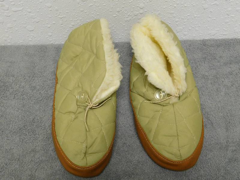 lot 7151 image: Dearfoams Brand Plush & Leather Shoes.
