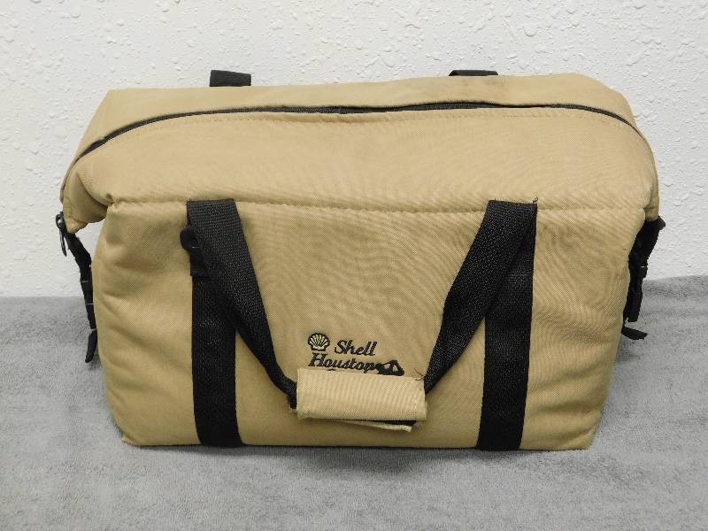 lot 7162 image: Shell Houstop Open Golf Bag.