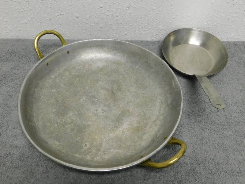 lot 7166 image: Brass Handled Paella Rice Cooker  Pan