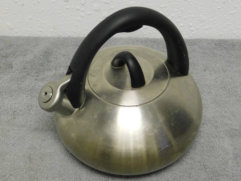 lot 7167 image: 2 QT Calphalon Water Boiler.