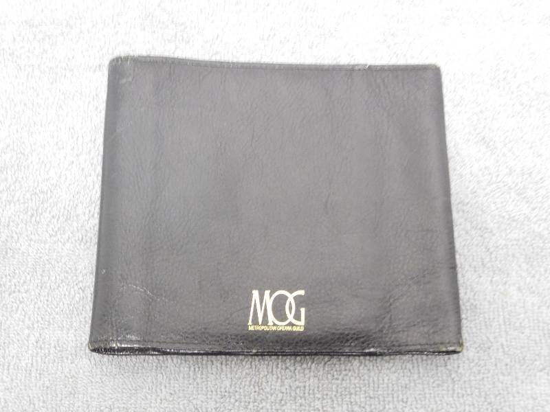 lot 7182 image: Vintage International Leather Wallet.
