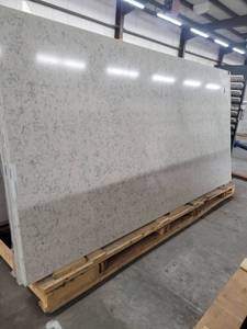 lot 3009 image: Lot of 3 Slabs of Italian Waves HanStone, Quartz
