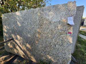 lot 7045 image: Lot of 1 New Venetian Gold Granite, Polished