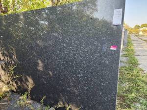 lot 7130 image: Lot of 1 Silver Pearl Granite, Polished