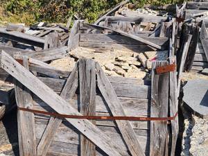 lot 12029 image: Lot of Assorted Remnants Pieces of Granite