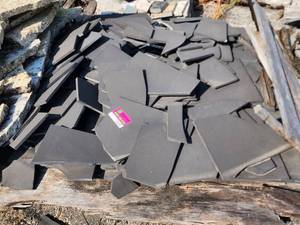 lot 12032 image: Lot of Assorted Remnants Pieces of Granite