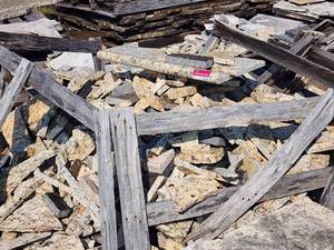 lot 12036 image: Lot of Assorted Remnants Pieces of Granite