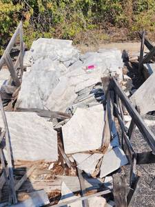 lot 12068 image: Lot of Assorted Remnants Pieces of Granite