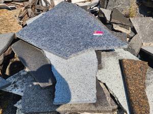 lot 12069 image: Lot of Assorted Remnants Pieces of Granite