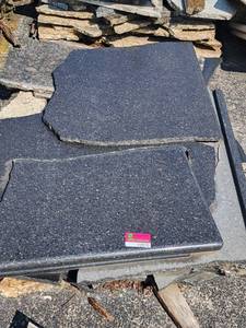 lot 12070 image: Lot of Assorted Remnants Pieces of Granite