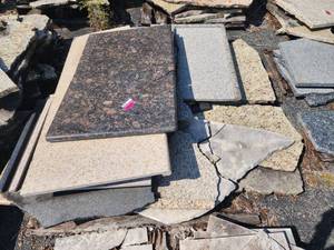 lot 12078 image: Lot of Assorted Remnants Pieces of Granite