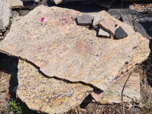 lot 12085 image: Lot of Assorted Remnants Pieces of Granite