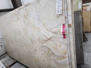 lot 3134 image: Lot of 3 White Onyx Translucent, Polished