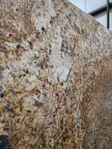lot 3352 image: Lot of 2 Slabs Of Eclipse Granite, Polished
