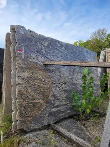lot 9324 image: Lot of 2 Granite Slabs