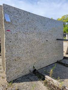 lot 9335 image: Lot of 1 Giallo Ornamental Polished Granite Slab
