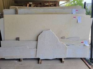 lot 9353 image: Lot of 8 Fiorito Bianco Polished Marble Slabs