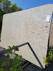 lot 7092 image: Lot of 1 Giallo Fiesta Granite, Polished