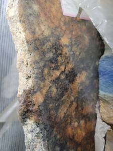lot 3141 image: Lot of 2 Golden Dream Granite Slabs, Polished