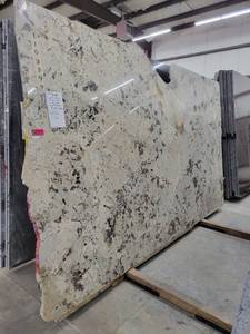 lot 3149 image: Lot of 1 Delicatus Splendor Granite Slab, Polished