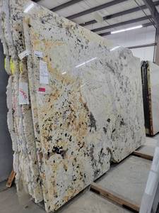 lot 3178 image: Lot of 2 Slabs of Delicatus Splendor White Granite Slabs