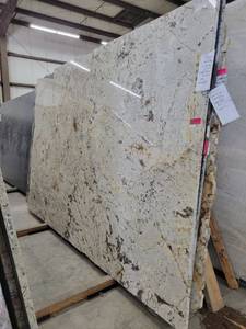lot 3191 image: Lot of 1 Slab of&nbspTropical Granite, Polished